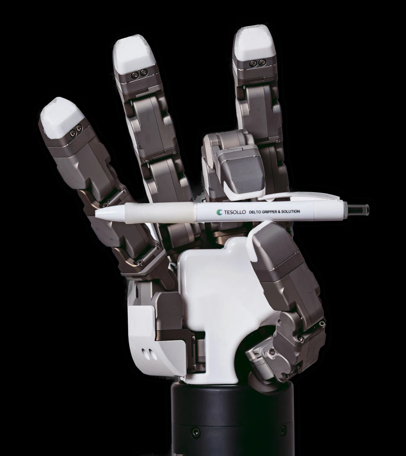 테솔로 — 회사 공식 CDN의 랜딩 메인 비주얼로, alt가 'TESOLLO DG-5F humanoid robotic hand' — 다관절 로봇핸드·휴머노이드라는 기사 서사를 이미지 하나로 즉시 전달